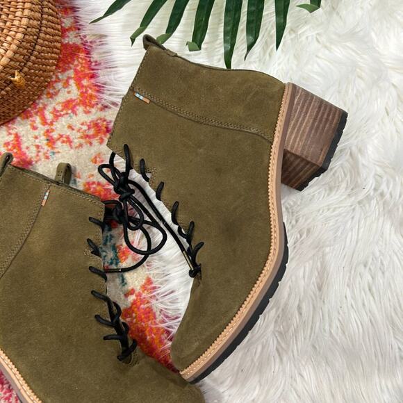 TOMS Green Leather Lace Up Heeled Moto Combat Ankle Boots Booties 10 - Picture 3 of 9